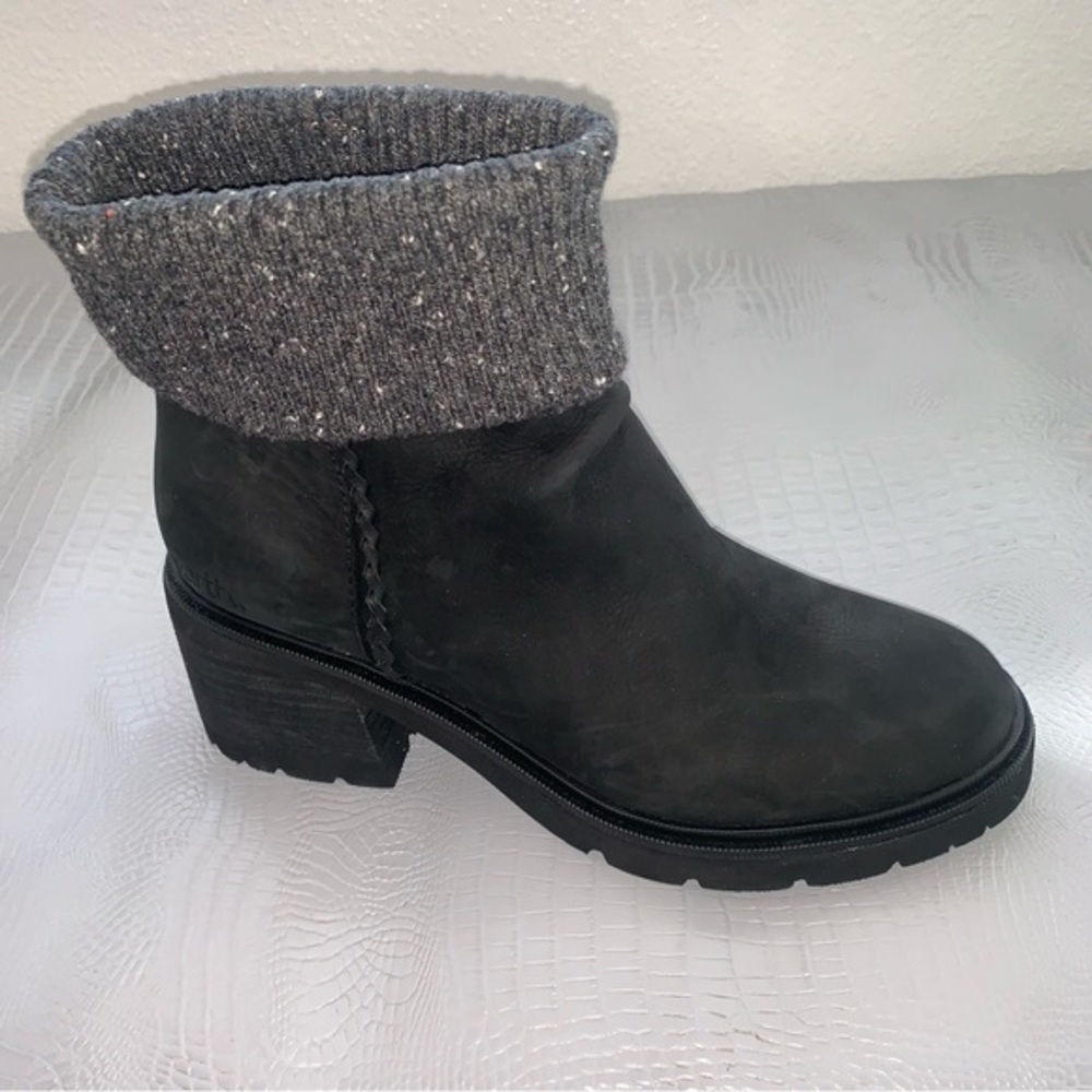 Earth Black Boots with Gray Knit Cuff Size 8 

NEW WITH TAGS